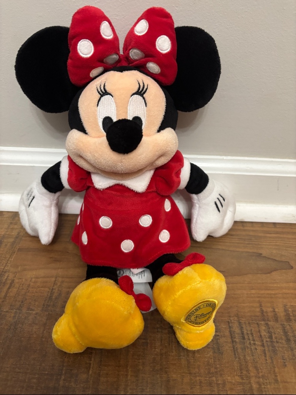 14 in EUC Disney Store exclusive Minnie Mouse Plush